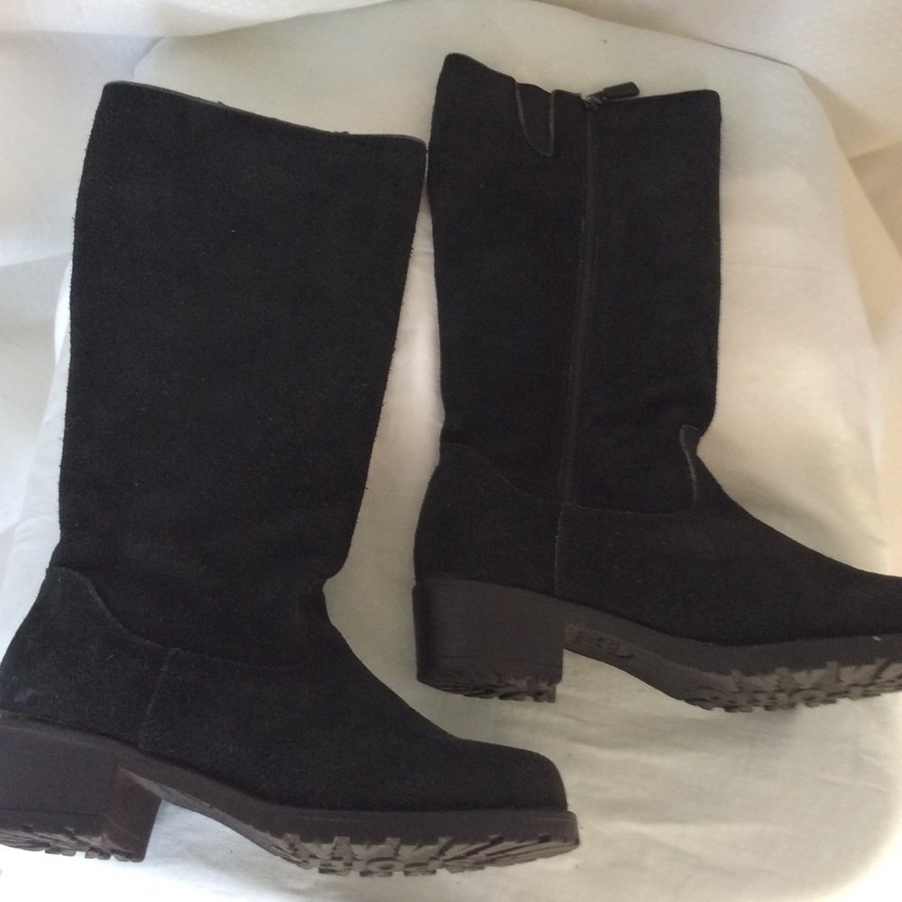 N.W. Sporto suede boots. Inside zipper.
